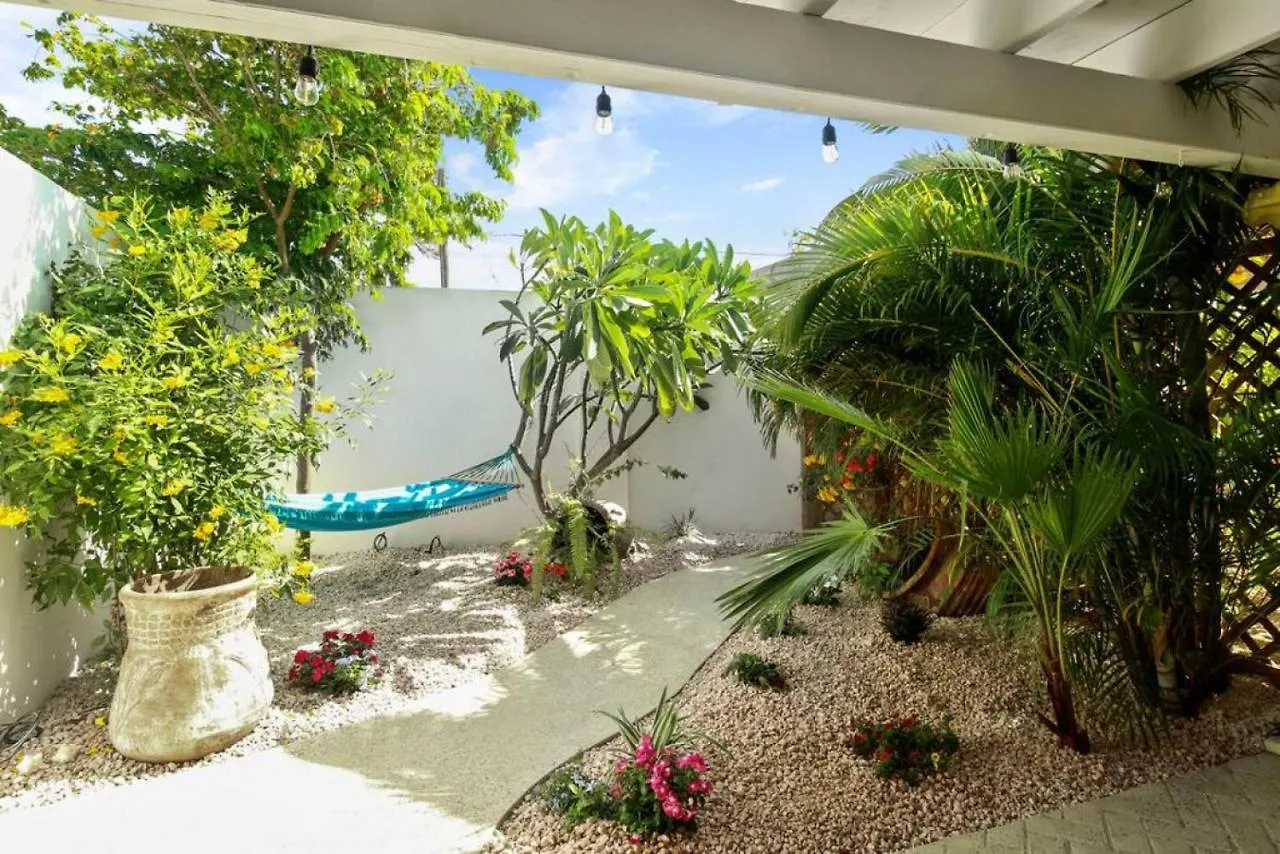 Beach Walk Residences Palm Beach 0*,