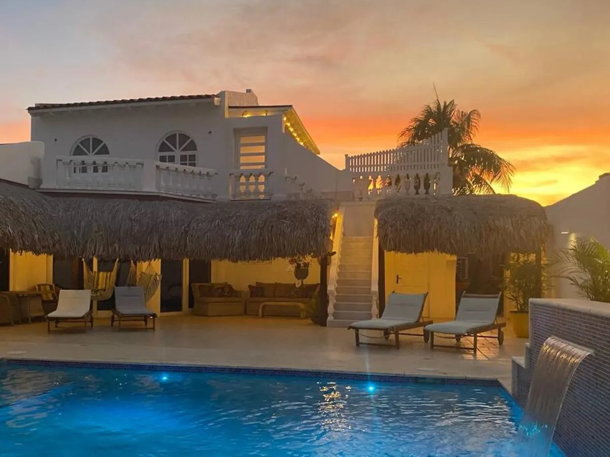Hotel apartamentowy Beach Walk Residences Palm Beach